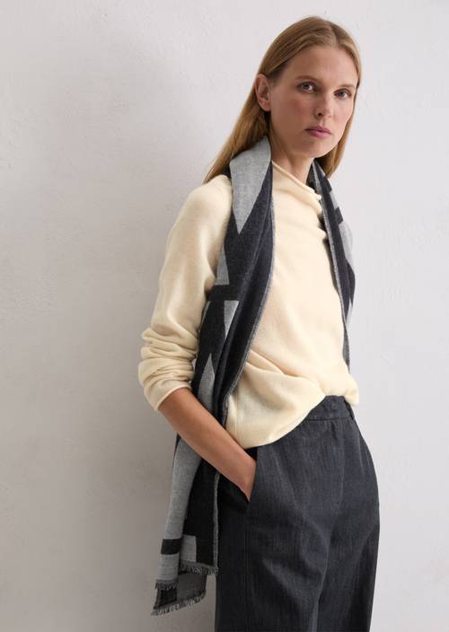 Jacquard scarf Dark Grey worn on model