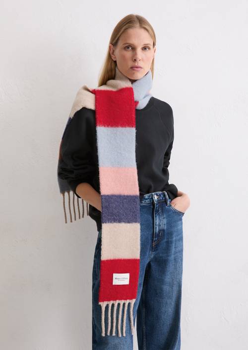 Long scarf with fringes Medium Beige worn on model