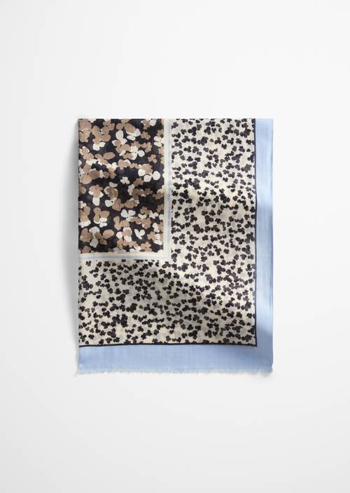 Szalik z nadrukiem na całej powierzchni Offwhite w widoku z przodu