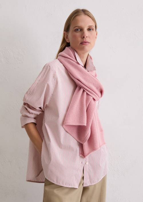 Sjaal Natural Rose gedragen door model