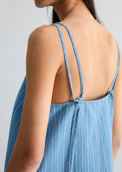 Gestreiftes Kleid relaxed Light Blue in Detailansicht
