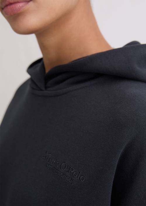 Logo-Kapuzensweatshirt relaxed Deep Night Blue in Detailansicht