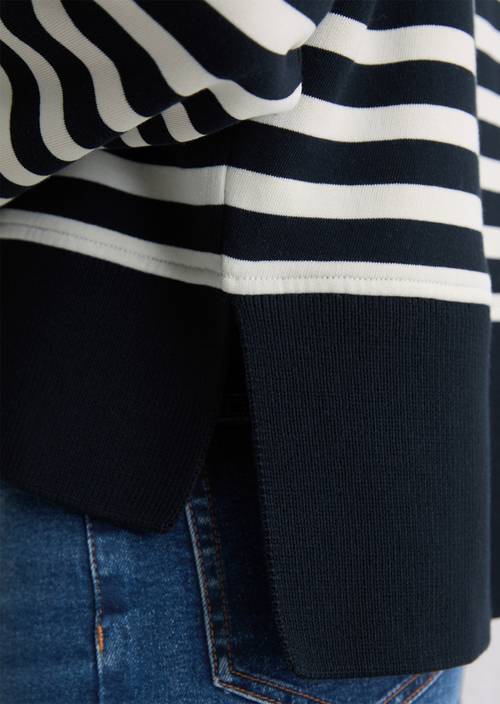 Sweater met relaxte strepen Dark Blue in detailaanzicht