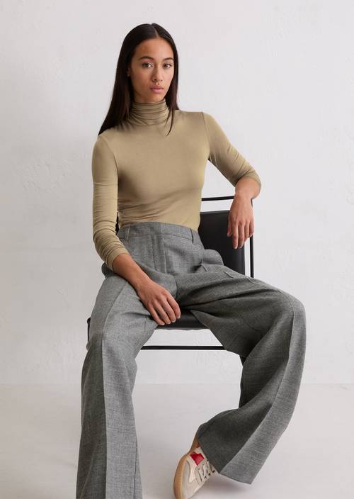 Dolcevita manica lunga regular Soft Mocca in vista frontale