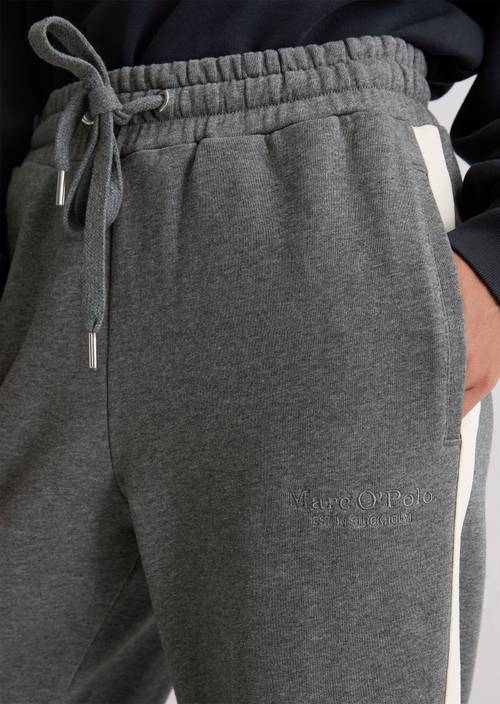 Luźne spodnie dresowe Warm Granite Melange w widoku szczegółowym