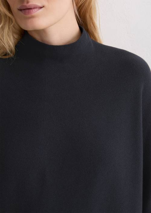 Robe en tricot seamless loose Deep Night Blue en vue détaillée