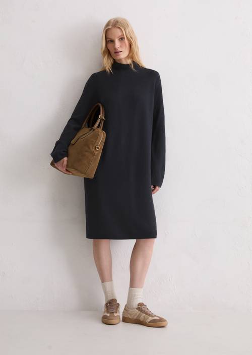 Robe en tricot seamless loose Deep Night Blue en vue de face