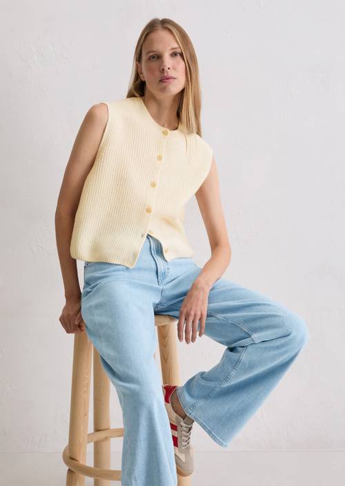 Sleeveless knitted vest slim Raw Cream in front view