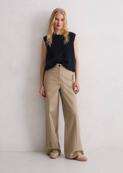 Sleeveless knitted vest slim Deep Night Blue in front view