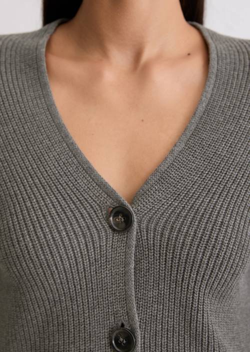 Luźny kardigan z dekoltem w szpic Warm Granite Melange w widoku szczegółowym