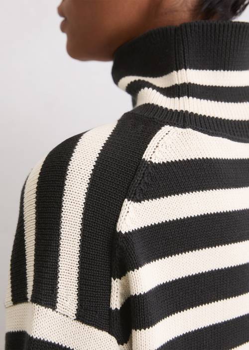 Jersey de cuello alto regular Dark Blue en vista detallada