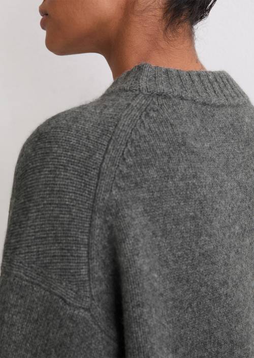 Kaschmirpullover regular Warm Granite Melange in Detailansicht