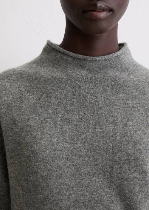 Cashmere sweater regular Warm Granite Melange in detail view