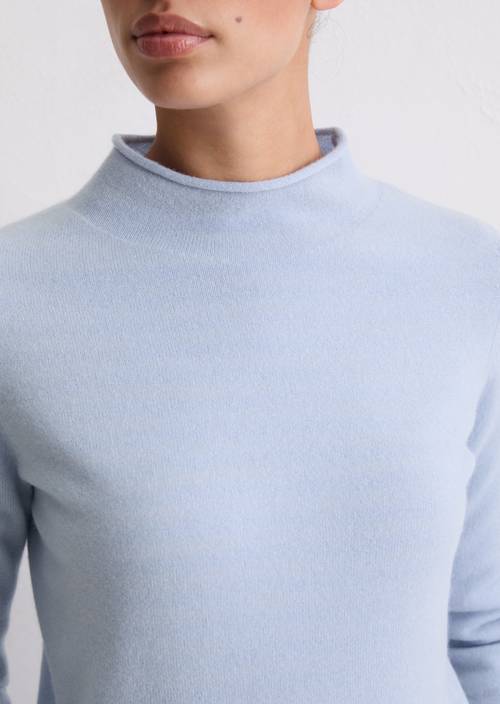Cashmere sweater regular Soft Sea in detail view