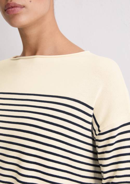 Luźny sweter w paski Offwhite w widoku szczegółowym