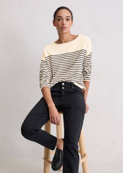 Luźny sweter w paski Offwhite w widoku z przodu