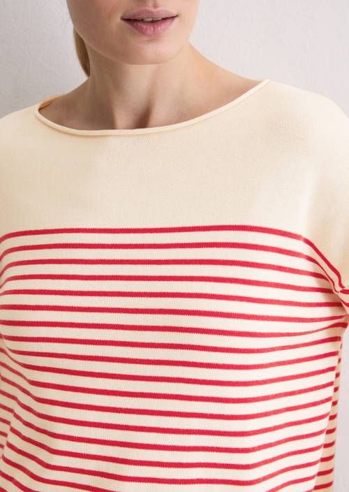 Luźny sweter w paski Offwhite w widoku szczegółowym