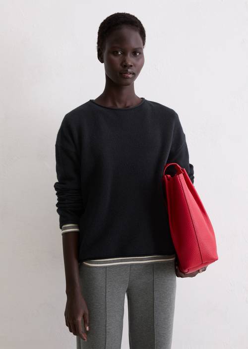 Grote trui Deep Night Blue in vooraanzicht