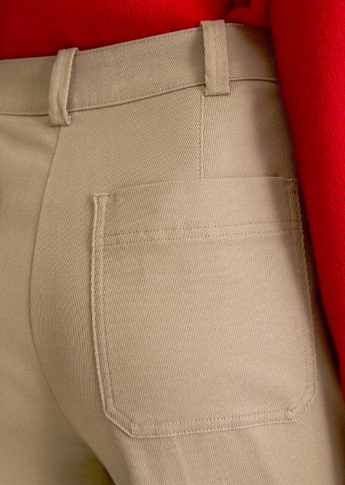 Broek met wijde pijpen lang Soft Mocca in detailaanzicht