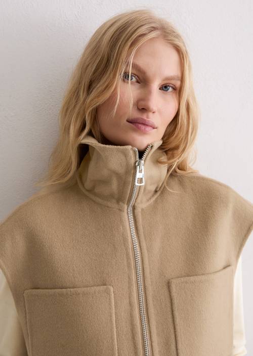 Gilet met rits relaxed Soft Mocca in detailaanzicht