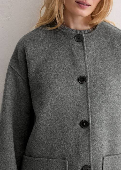Capejacke mit abnehmbarem Schal relaxed Warm Granite Melange in Detailansicht