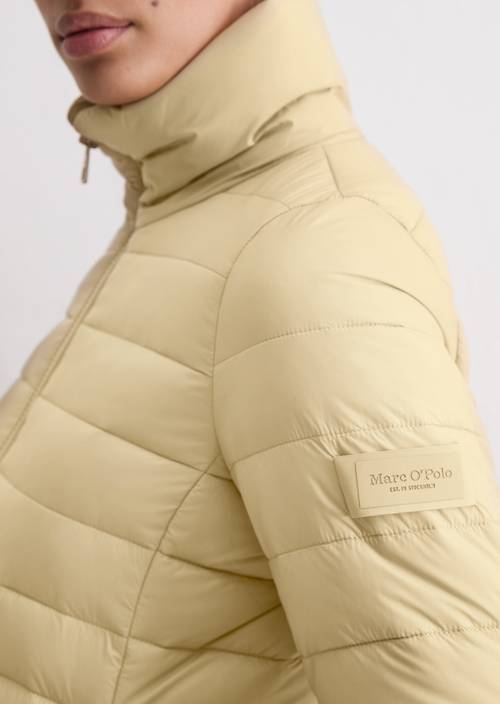 Veste matelassée légère fitted Stormy Sand en vue détaillée