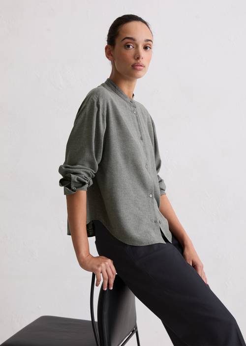 Relaxed cropped blouse Warm Granite Melange in front view