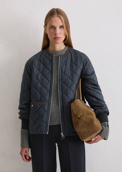 Relaxte gewatteerde jas zonder kraag Deep Night Blue in vooraanzicht