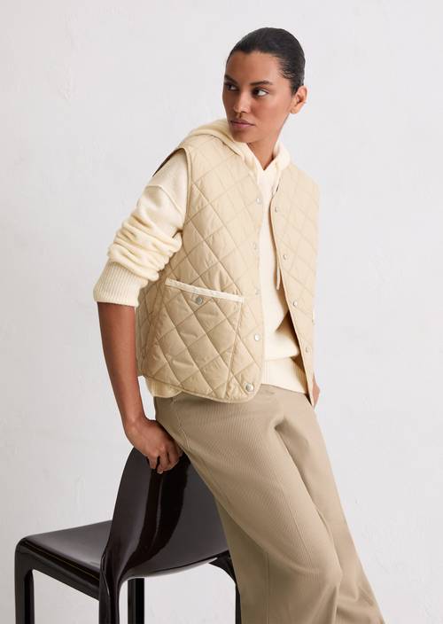 Gewatteerd regular gilet zonder kraag Stormy Sand in vooraanzicht