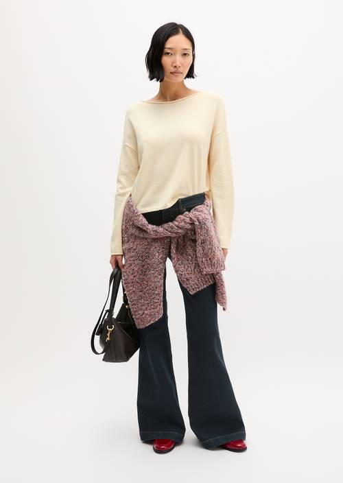 Pull en maille fine loose Chalky Sand en vue de face