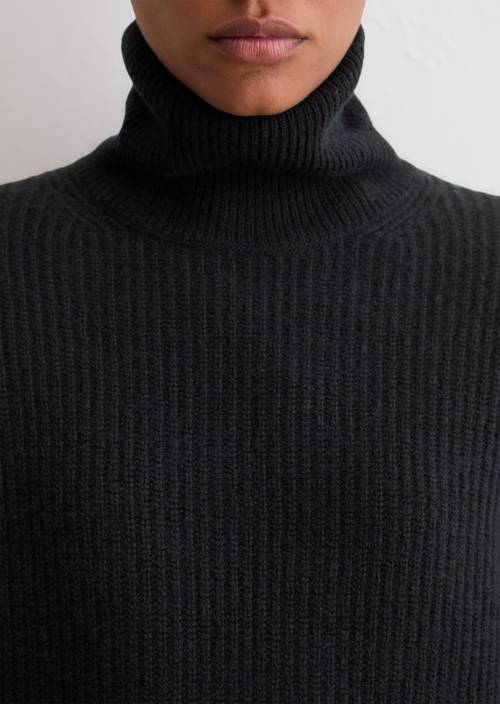 Strickpullover relaxed Deep Night Blue in Detailansicht