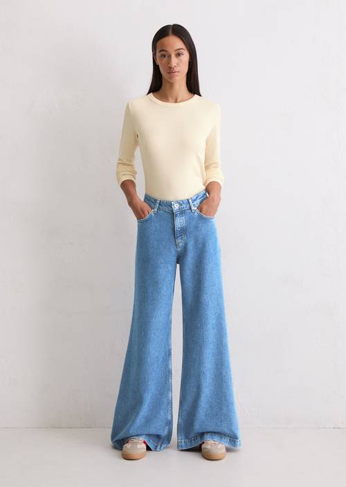 Szerokie rozkloszowane dżinsy Bright Blue w widoku z przodu