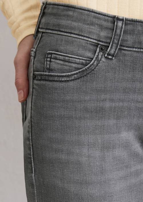 Jeans Model Alby slim Dark Grey in Detailansicht