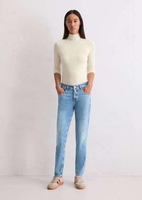 Jeans model Theda boyfriend cropped Medium Blue in front view