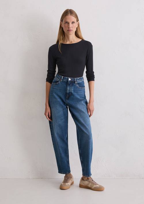 Jeans Model Lara barrel cropped Dark Blue in Frontalansicht