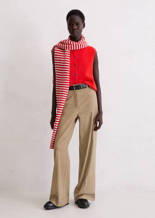 Gilet tricoté sans manches slim Bright Red en vue de face