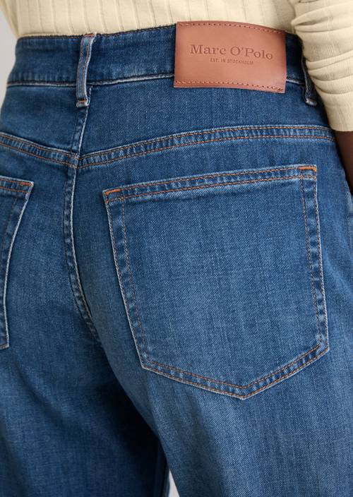 Jeans model Kiruna flared Dark Blue in detail view