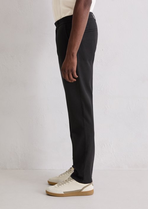 Chino model Osby tapered — Black