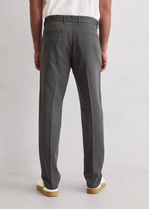 Chino model Osby tapered — Light Graphite (alternate view)
