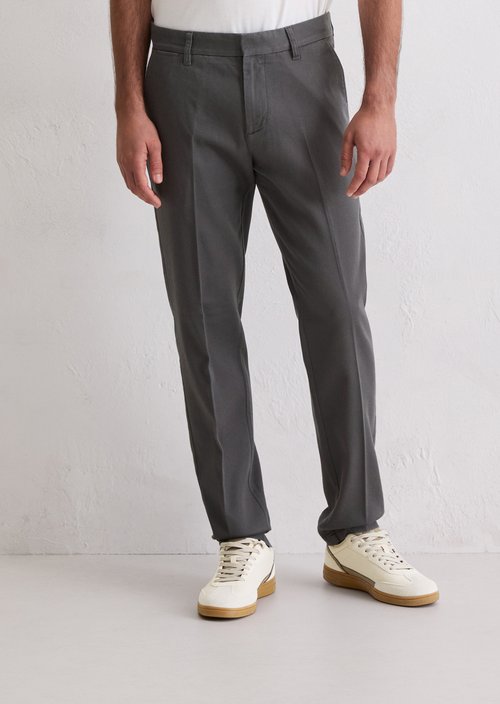 Chino model Osby tapered — Light Graphite