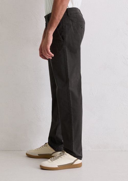 Chino model Osby tapered — Broken Graphite
