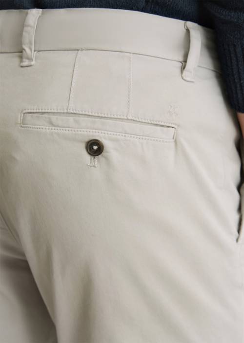 Chino model Osby taps toelopend Concrete Clay in detailaanzicht