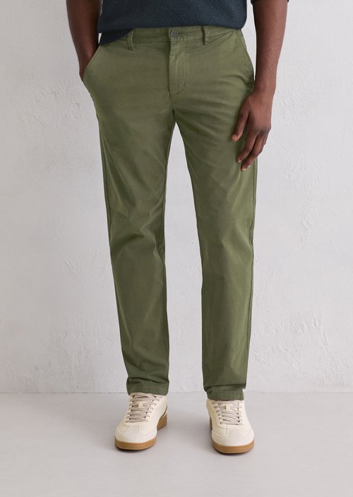 Chino model Osby tapered — Dried Herb