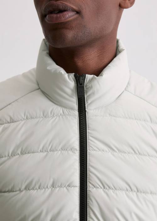 Veste matelassée regular Concrete Clay en vue détaillée