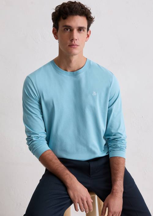 Longsleeve shaped Blue Dawn in front view