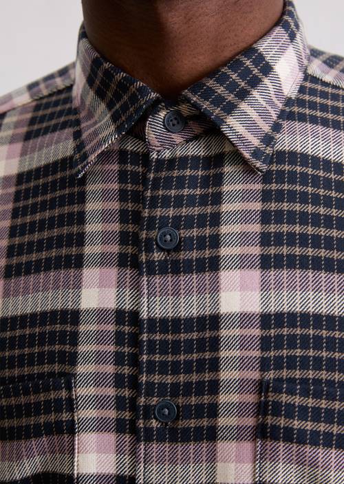 Běžná košile Dark Blue v detailním pohledu