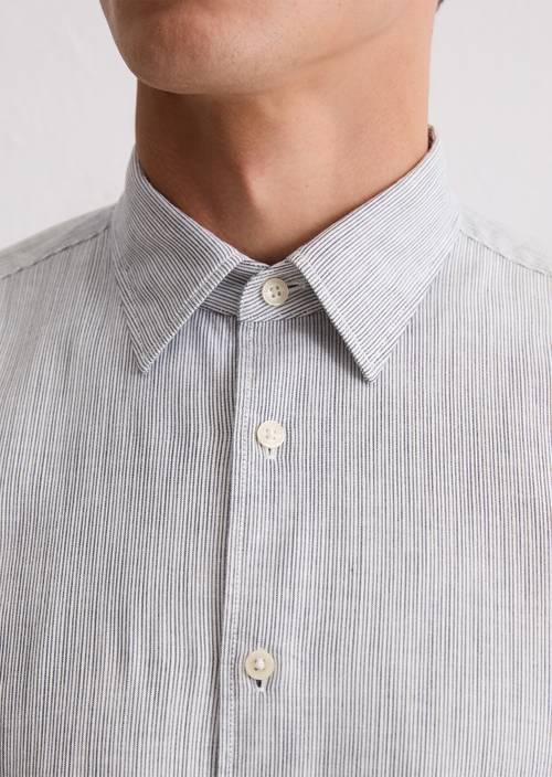 Con forma de camisa Dark Blue en vista detallada