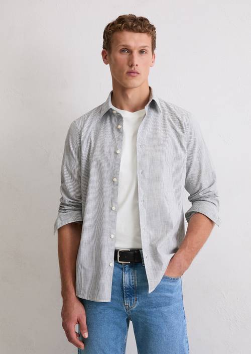 Con forma de camisa Dark Blue en vista frontal