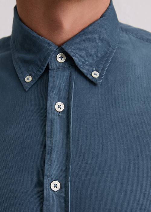 Chemise en velours côtelé shaped Stormy Blue en vue détaillée