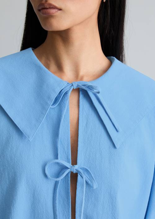 Krátká halenka s krátkým rukávem s mačkaným námořnickým vzorem regular Flaxflower Blue v detailním pohledu